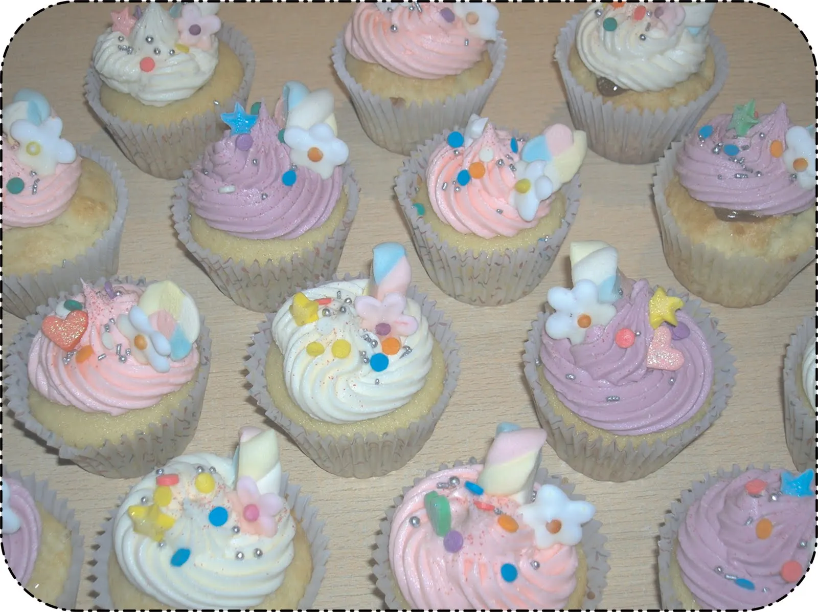 ANEMONE CUPCAKES: En color pastel!