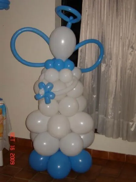 Angeles hechos con globos para bautismo - Imagui