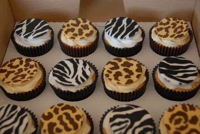 Animal print cupcakes | Flickr - Photo Sharing!