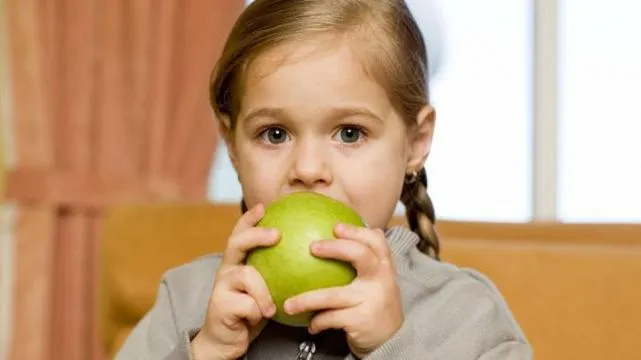 Con sólo siete años, una niña decidió armar su propia dieta - La ...