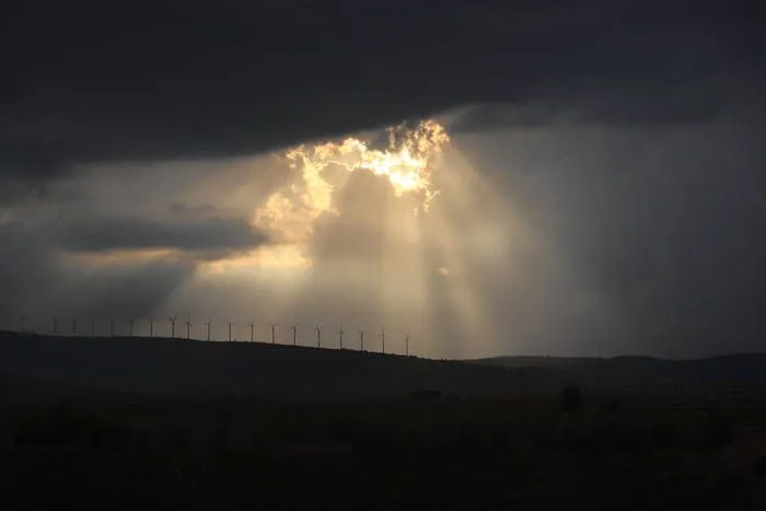 Aprendiz Rayos de sol entre nubes de tormenta