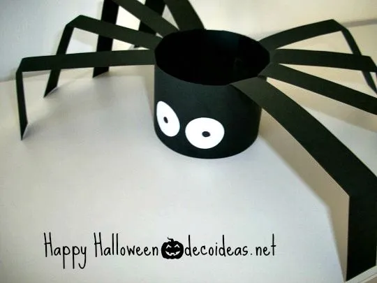 Cómo hacer arañas de cartulina para Halloween | Decoideas.Net