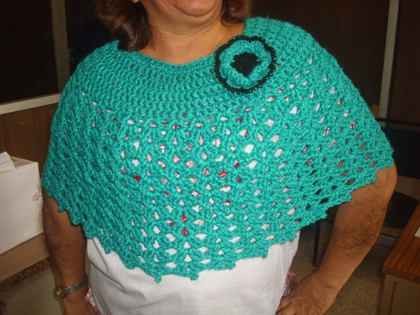 Arañito tejedor: Capa azul menta en crochet