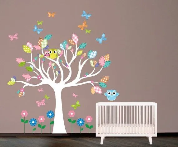 Vinilo decorativo pared. Arbol bhuos y mariposas. por decoryourwall