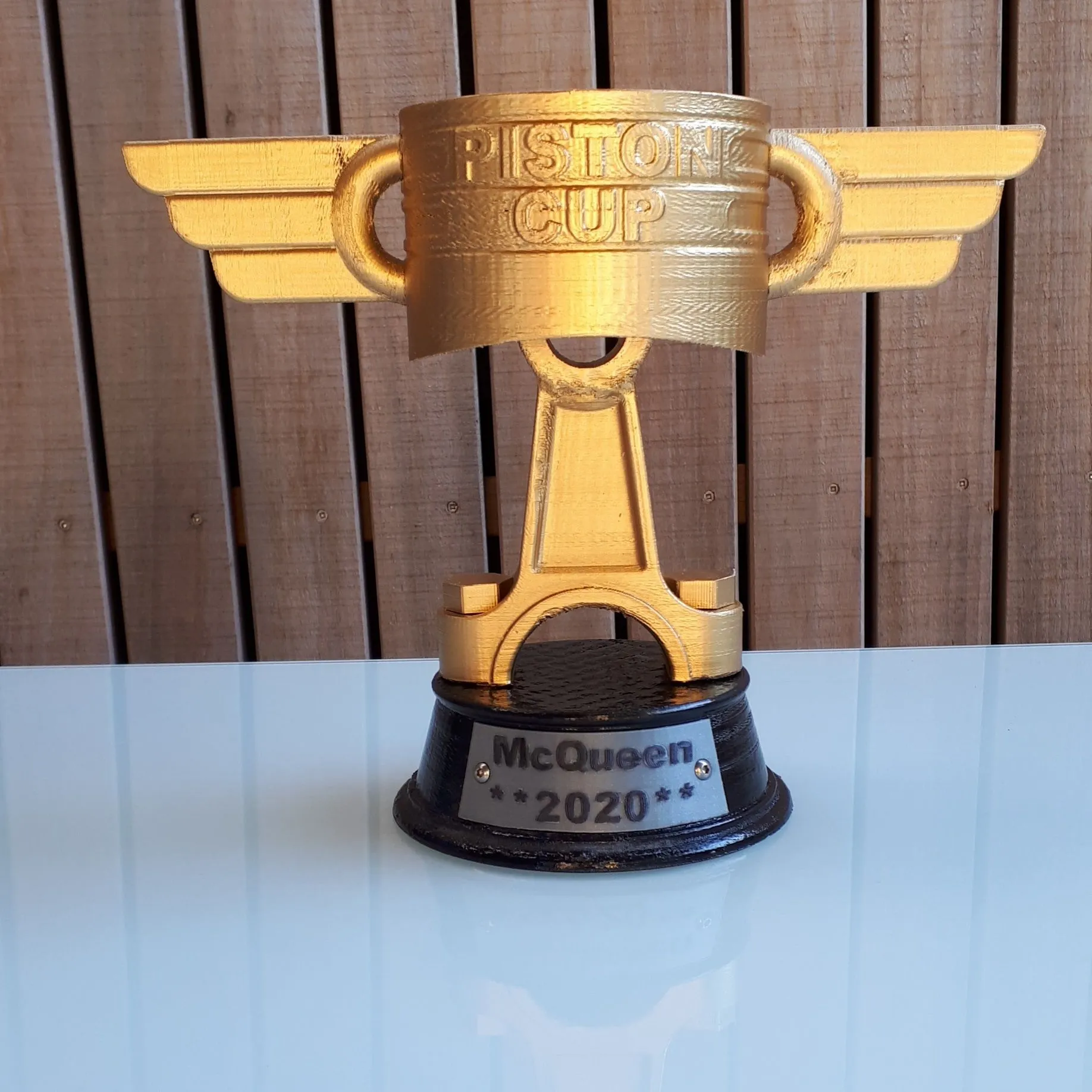 Archivo STL Trofeo de copa de pistón de Cars - Versión para  personalizar・Objeto imprimible en 3D para descargar・Cults