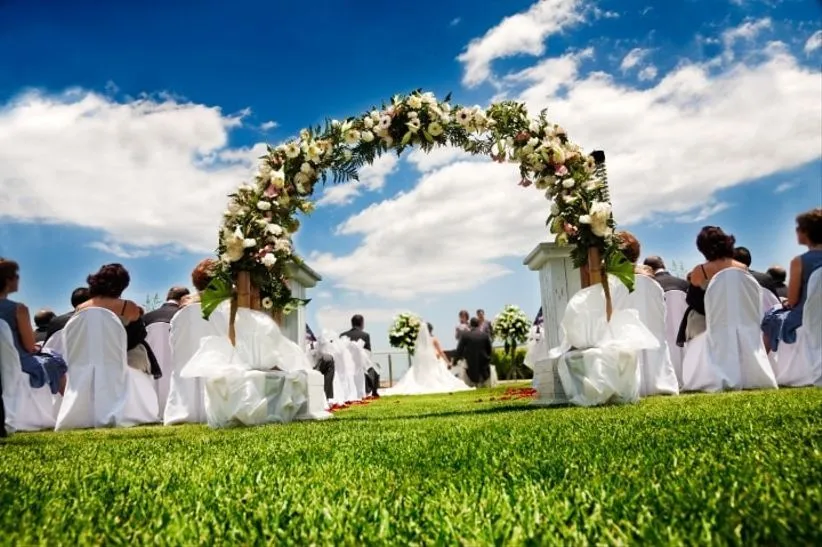 Arcos de flores para la decoración de la boda