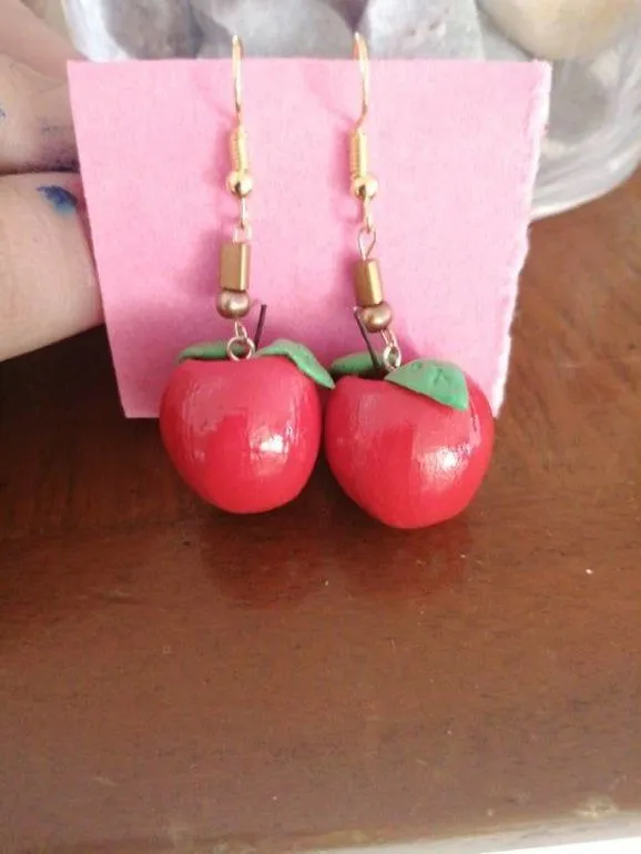 Aretes de manzana de Otras marcas de segunda mano - GoTrendier