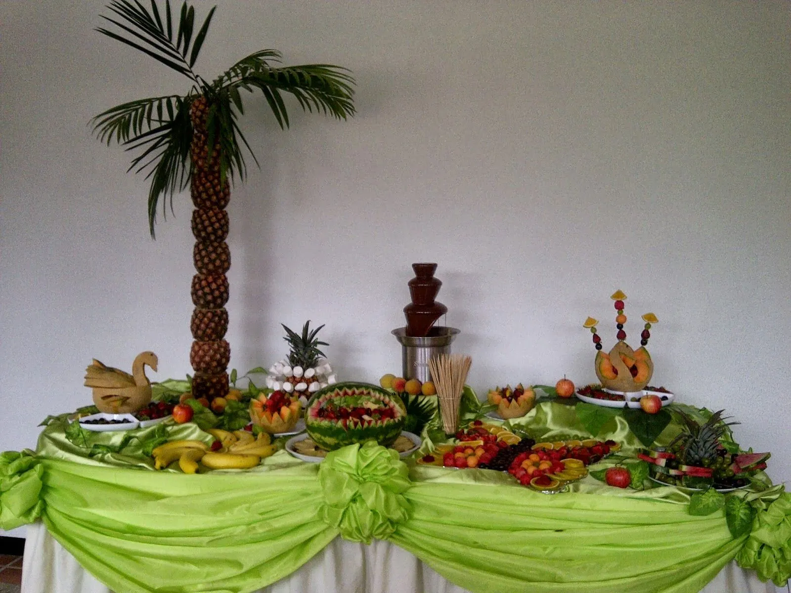 Tu Arreglo Frutal...arte con sabor!: Mesas decoradas con frutas ...