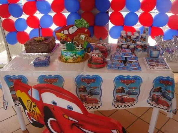 Decoración con globos fiestas infantiles de cars - Imagui