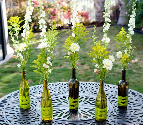 Un arreglo floral en botellas recicladas: DIY | Decorar tu casa es ...