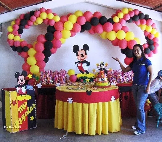 Mickey hecho con globos - Imagui