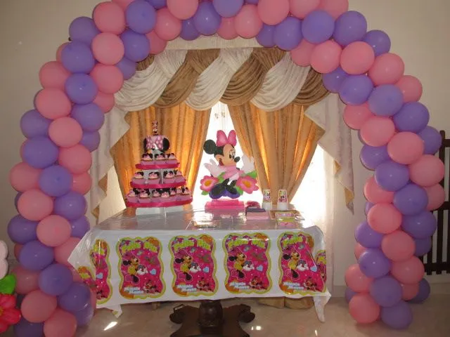 Decoraciónes en globos para fiesta de Minnie Mouse - Imagui