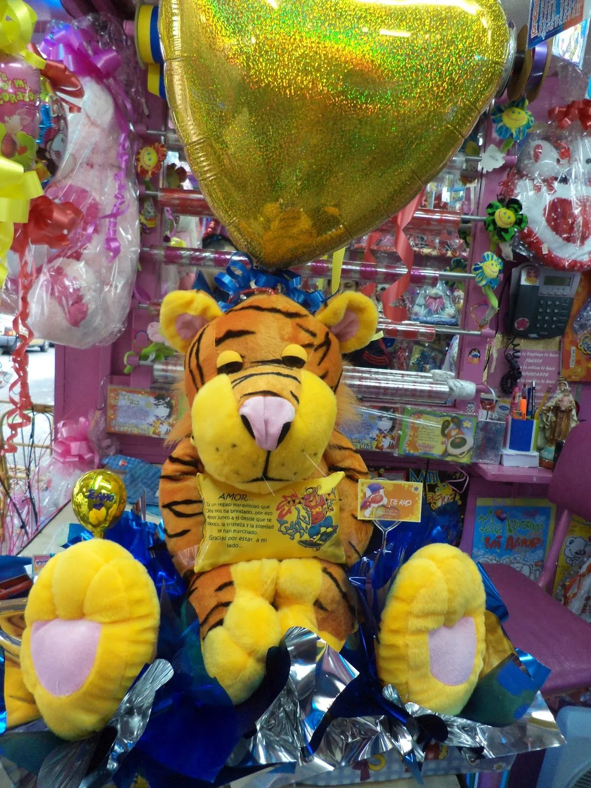 arreglos de globos y peluches