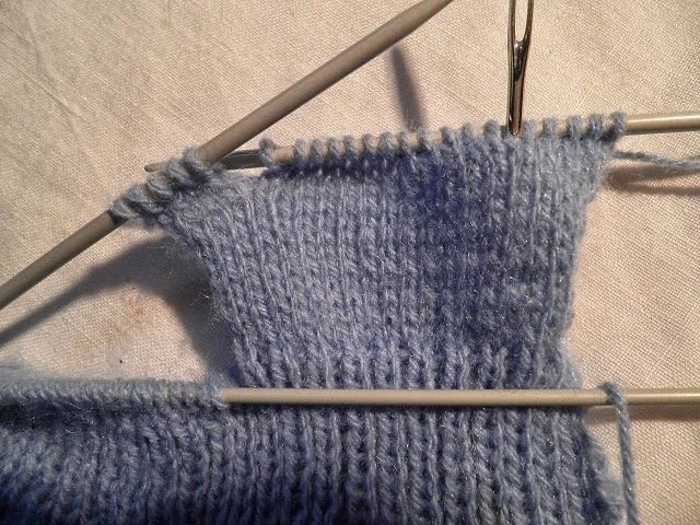 ARTES-ANAS: POLAINAS O PANTALONES CON PIÉ PARA TU BEBÉ A 2 AGUJAS