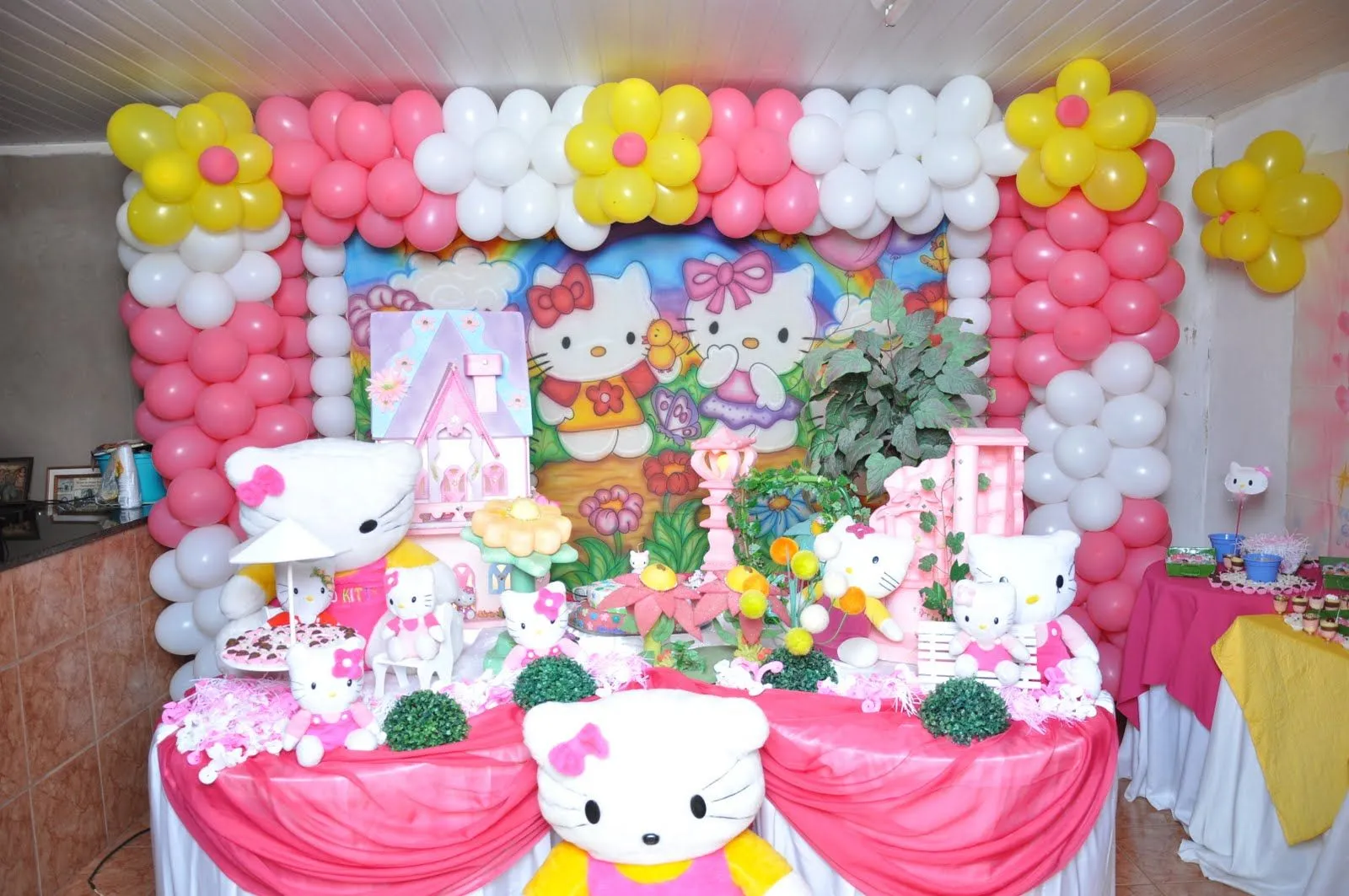 Artes Núbia: A mesa decorada da Hello Kitty