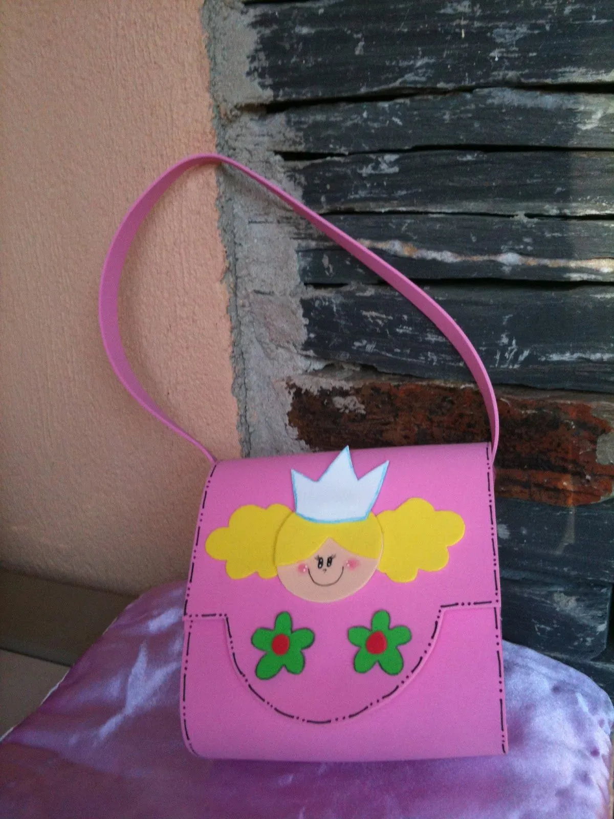 artesania en goma eva: bolso princesa