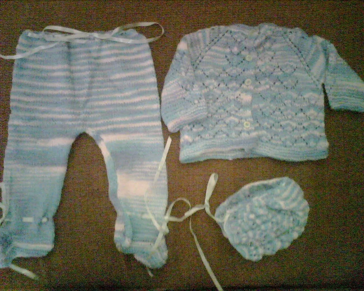 ARTESANIA: ROPA DE BEBE EN HILO O LANA