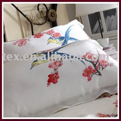 ARTESANIAS DECORATIVAS: ALMOHADAS EN SEDA PINTADAS