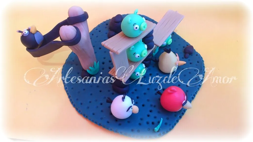 Artesanias Luz de Amor (Porcelana Fria): Angry birds, Pocoyo, Pato ...