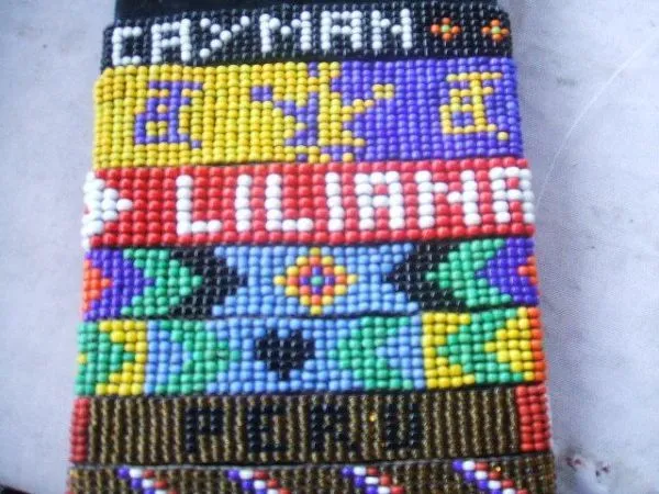 Pulseras de chaquiras con nombre - Imagui