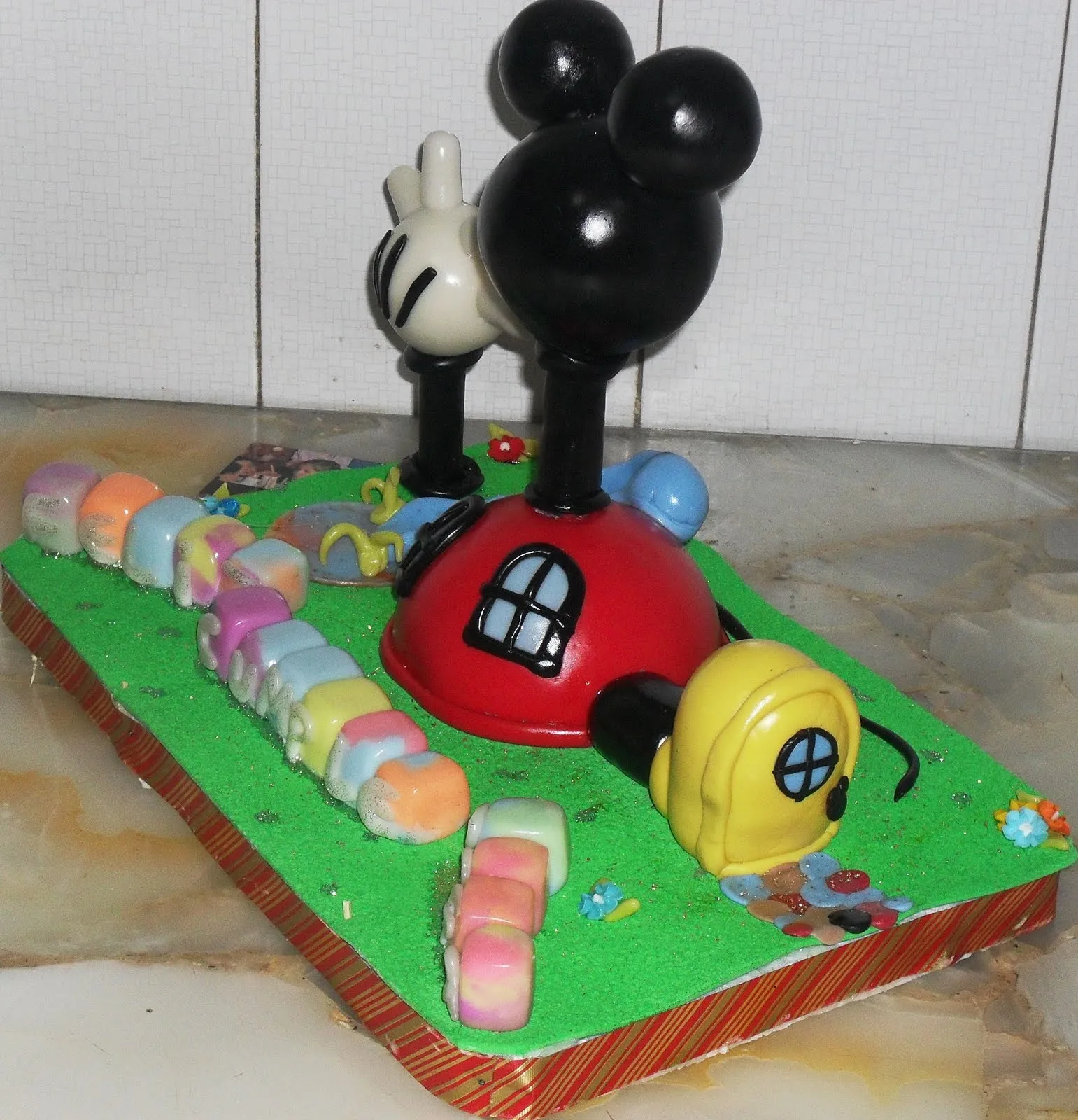 Artesaniaspamela: LA CASA DE MICKEY MOUSE (ADORNO PARA TORTA EN ...