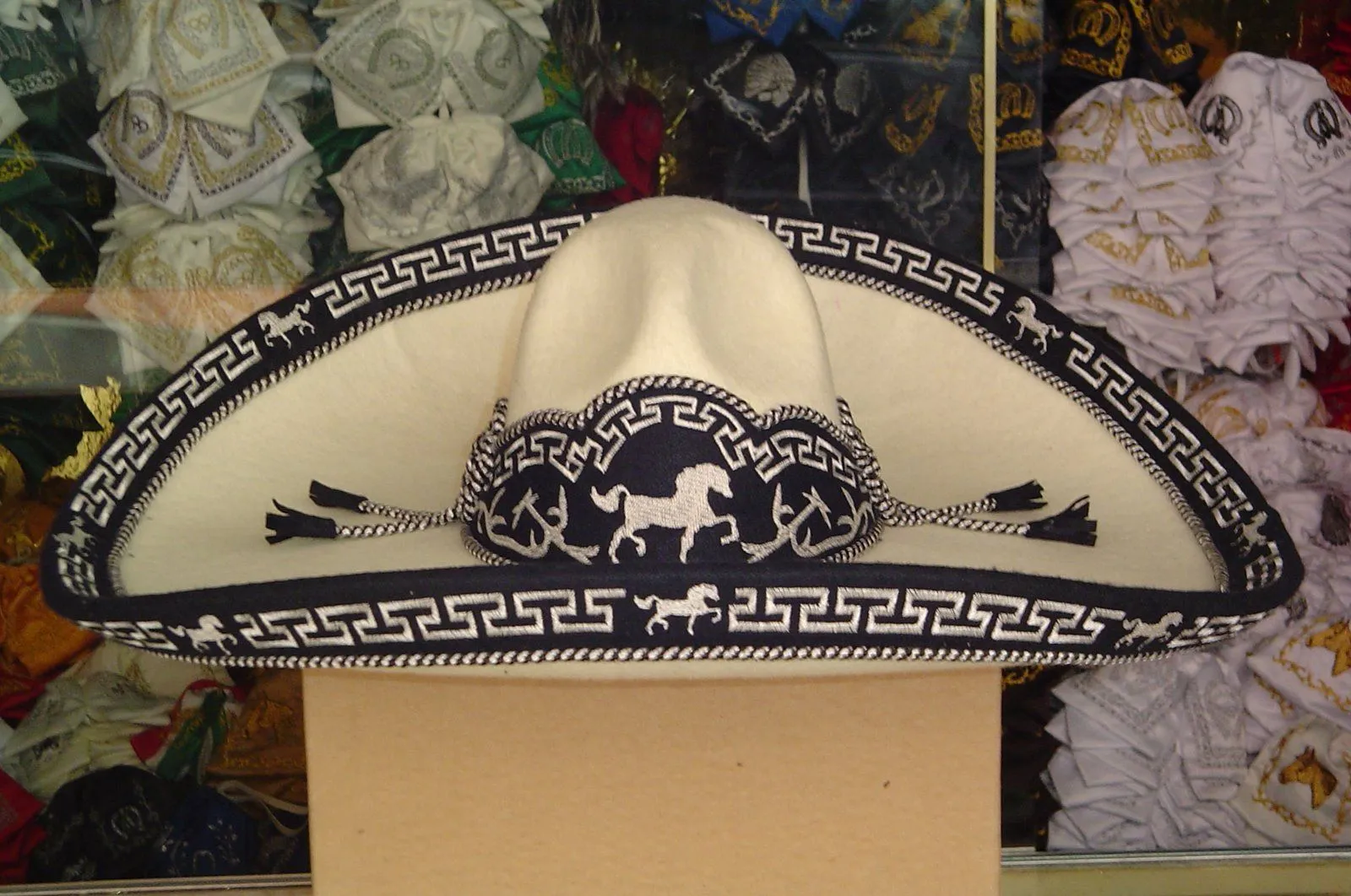 ARTICULOS PARA MARIACHIS: SOMBREROS