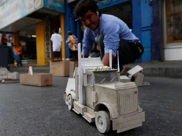 El artista que estuvo en la cárcel y se gana la vida fabricando ...