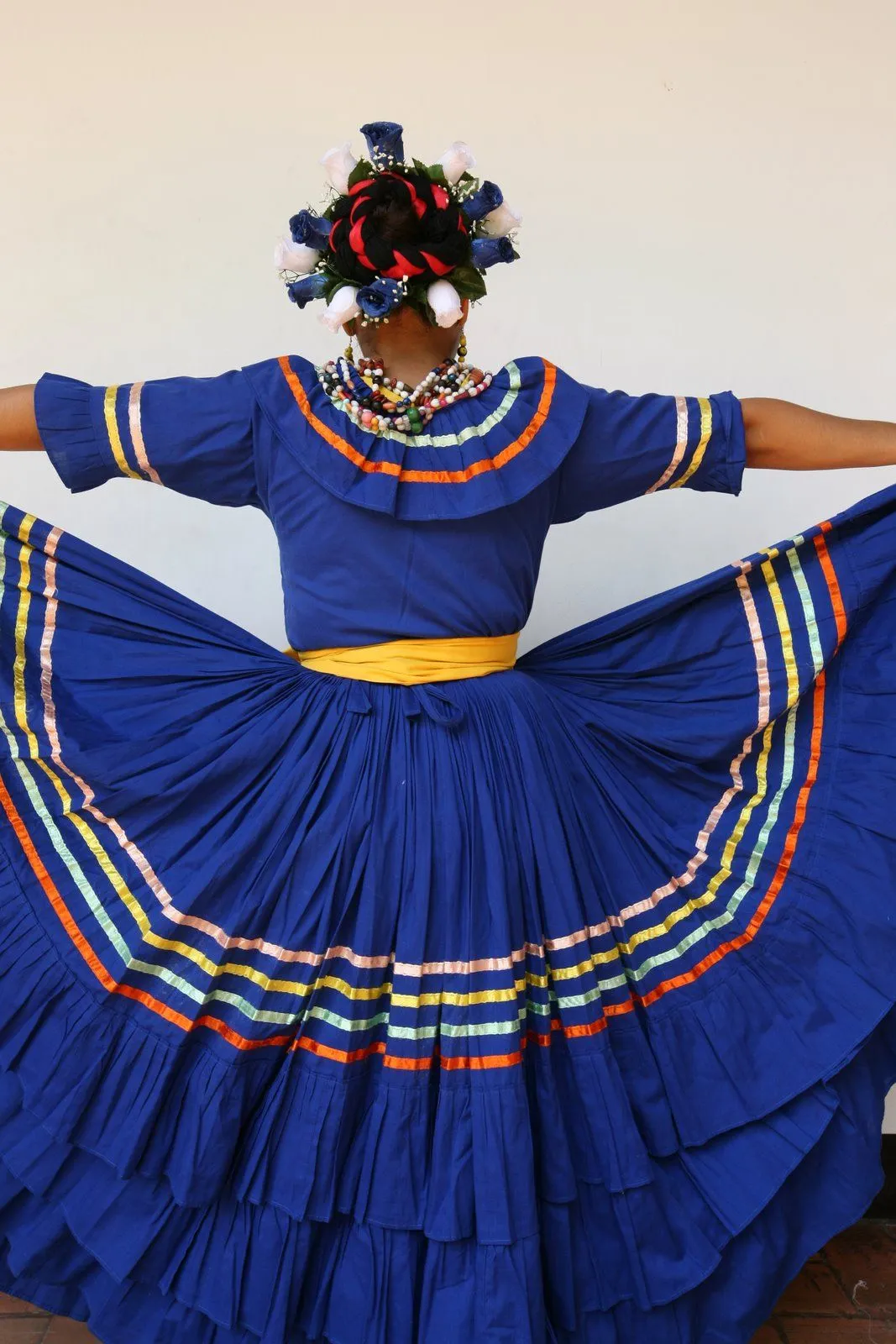 ASOCIACION FOLKLORICA Y CULTURAL MAYA: TRAJES TIPICOS