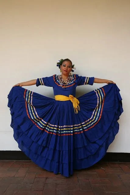 ASOCIACION FOLKLORICA Y CULTURAL MAYA: TRAJES TIPICOS