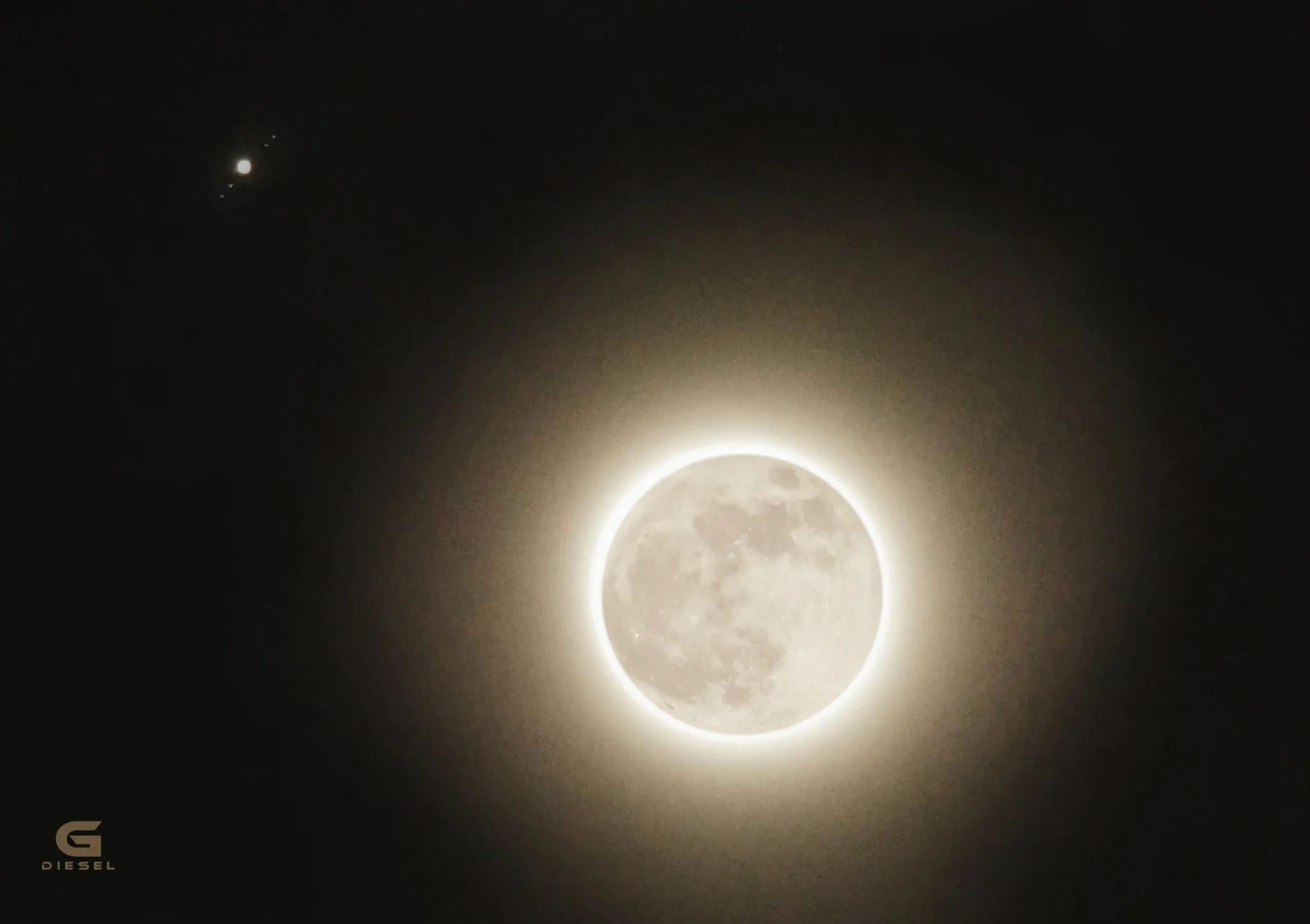 Astrofotógrafo capta hermosa imagen de la luna llena junto a ...