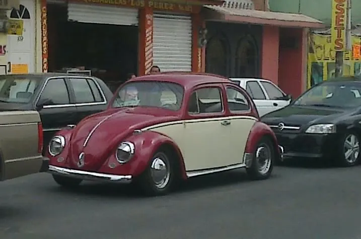 Auto Club Pachuca Enfriados por Aire 2.0: Un vocho clásico en Pachuca.