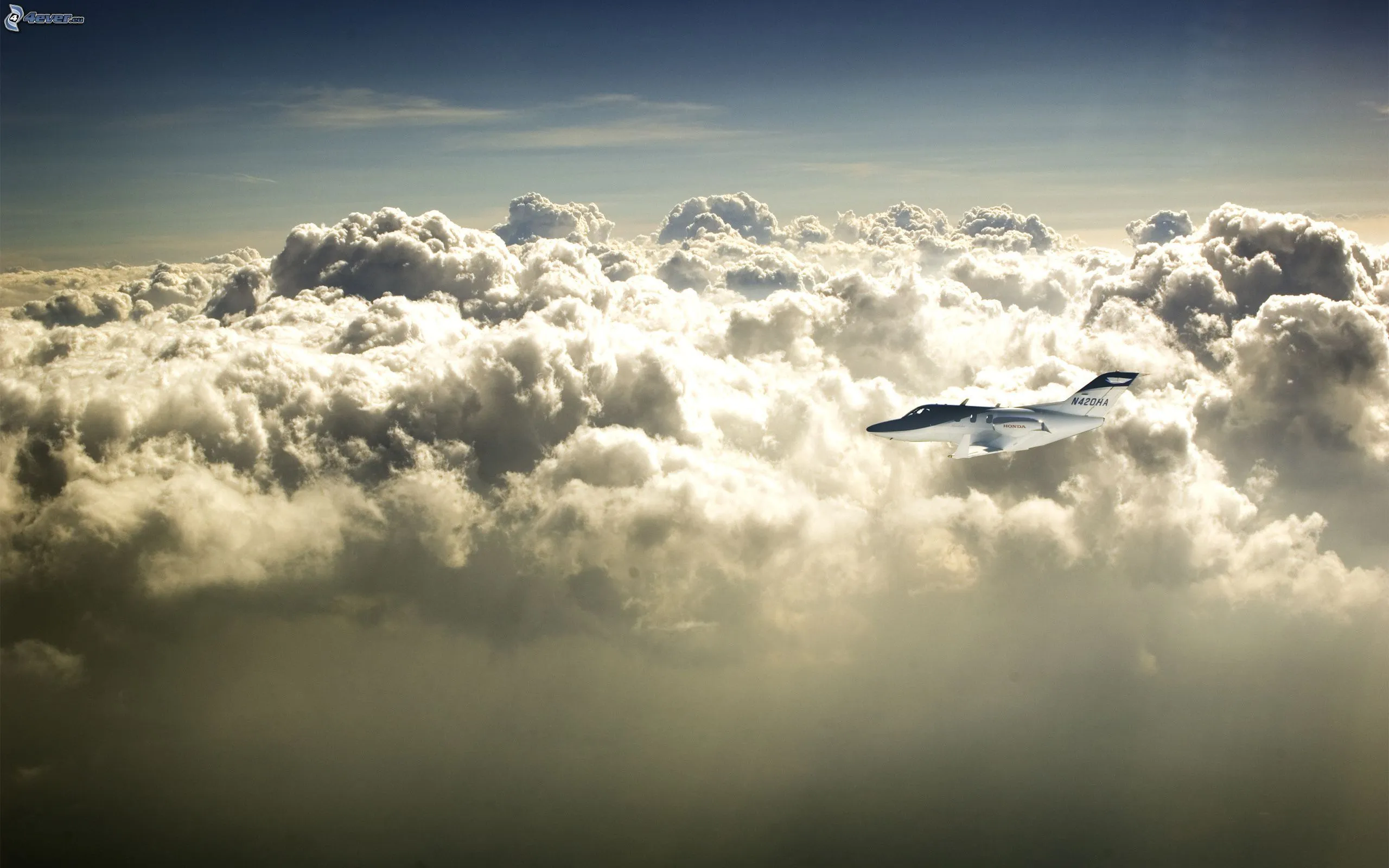 Avión en el cielo