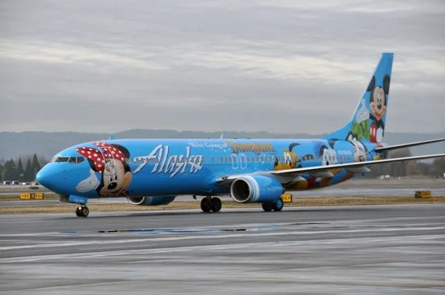 AVIÓN DISNEY ALASKA AIRLINES - Nuestro neverland