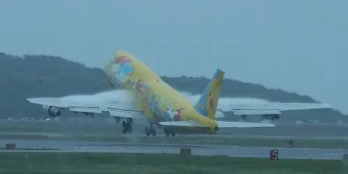 Avión Pokémon despegando – Kirai – Un geek en Japón