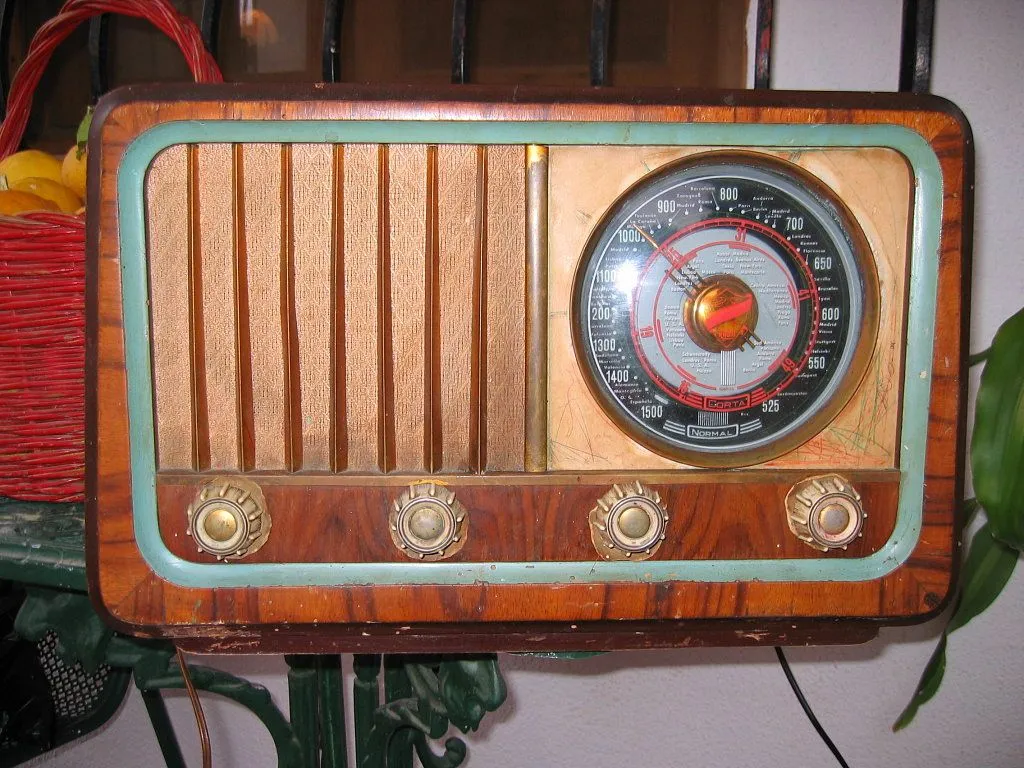 AYUDA: Radio antigua para restaurar | Hacer bricolaje es facilisimo.