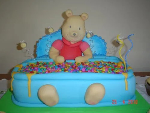 Azúcar & Arte: Torta Winnie Pooh con golosinas