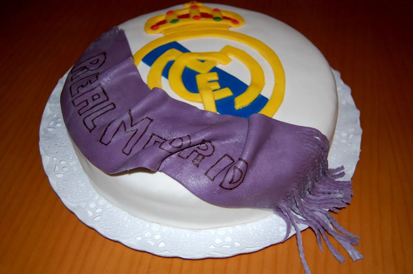 Azúcar en mi cocina: Tarta escudo Real Madrid