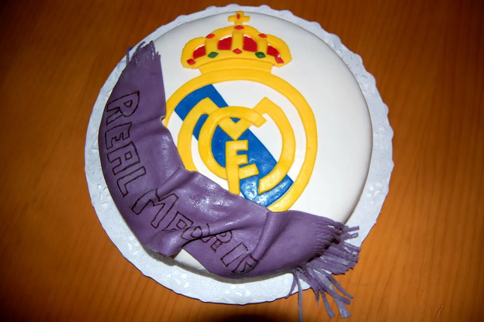 Azúcar en mi cocina: Tarta escudo Real Madrid