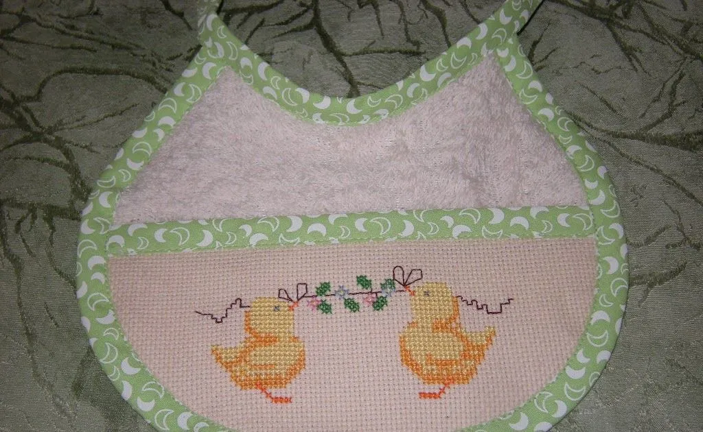 Babero pequeño pollitos