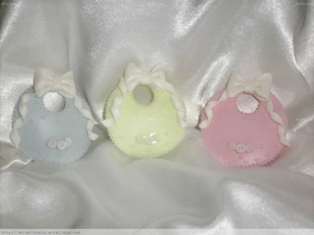 Baberos para nacimiento o baby shower ayma G. - Artelista.com - en