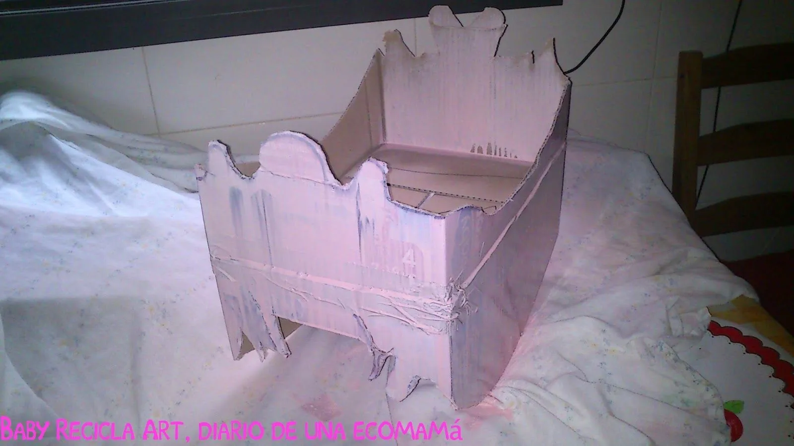 Baby ReciclArt by Vanesa: Juguetes de cartón, haciendo una cuna