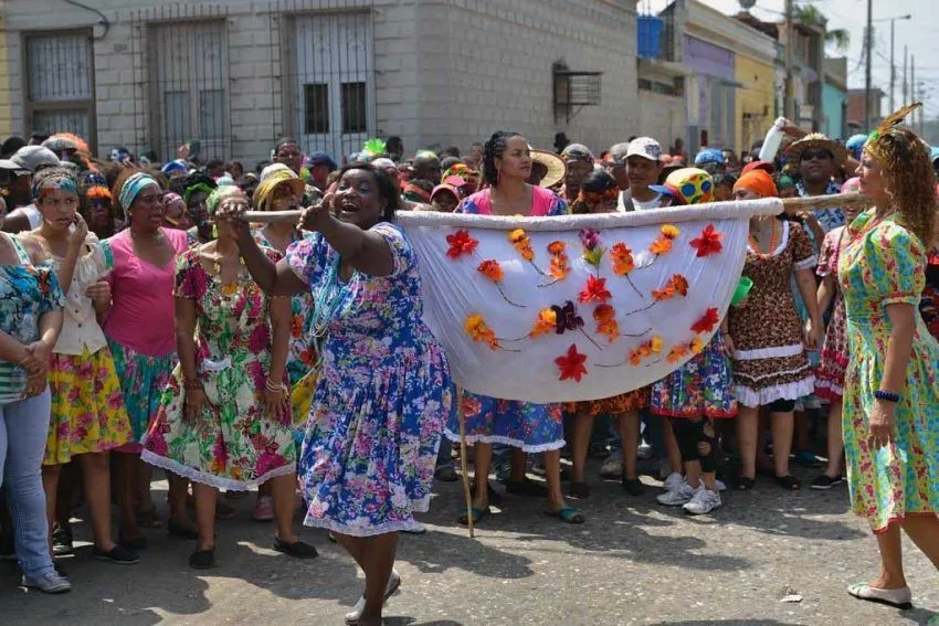 El Baile de la Hamaca, chanza ancestral de Puerto Cabello - IAM Venezuela