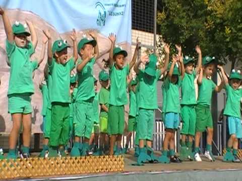 Baile de la rana Sarita - YouTube