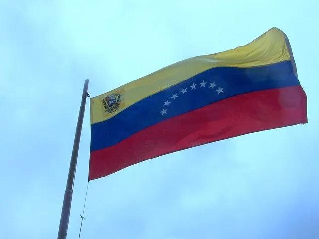 Bandera Venezolana ondeando sobre el fuerte | Flickr - Photo Sharing!