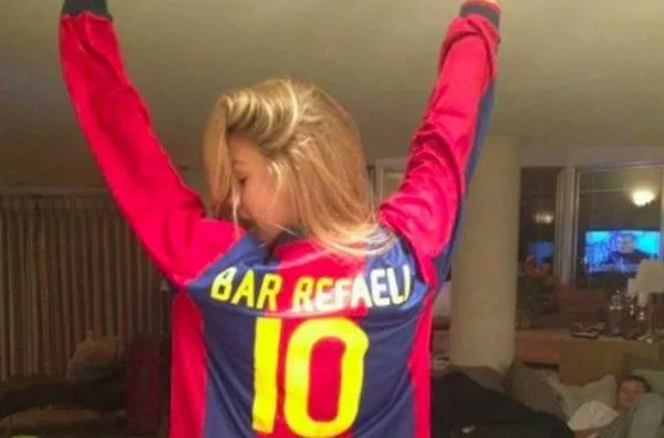 Bar Refaeli, siempre en clave culé: "Me gusta el corte de pelo de ...