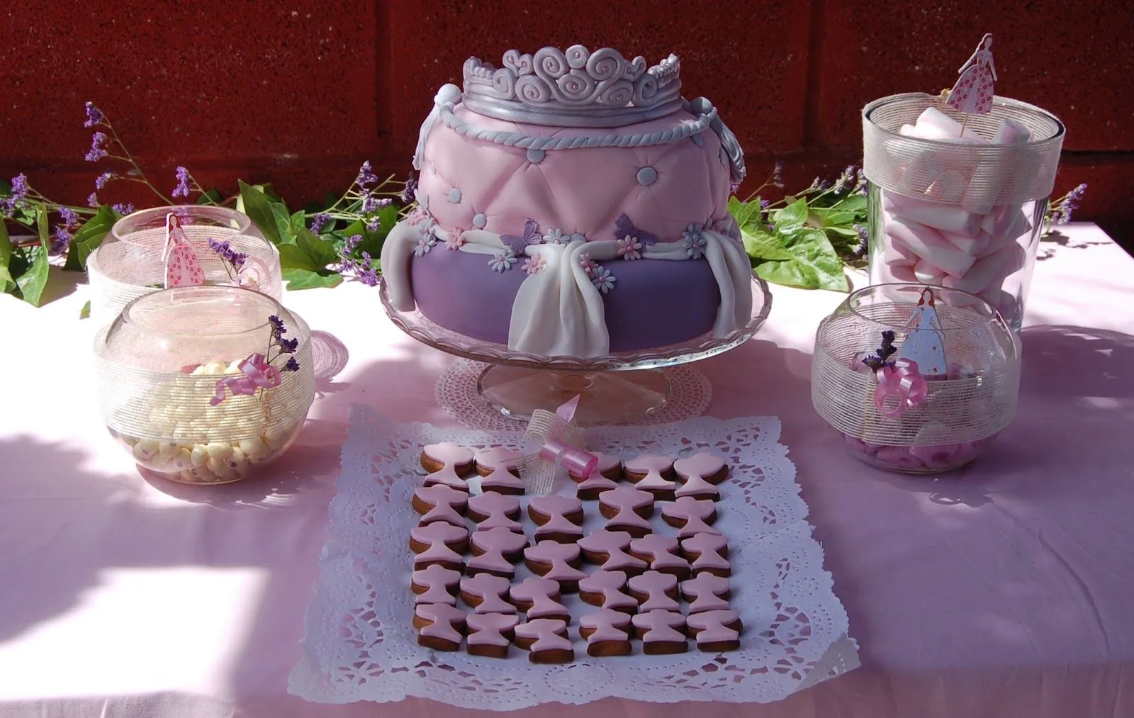 BeB sweet: Mesa dulce con TARTA CORONA DE PRINCESA