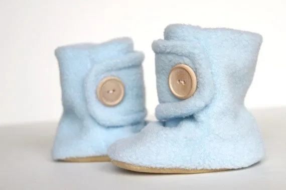 Items similar to Bebé azul cuero con suela de Forro Polar botitas ...
