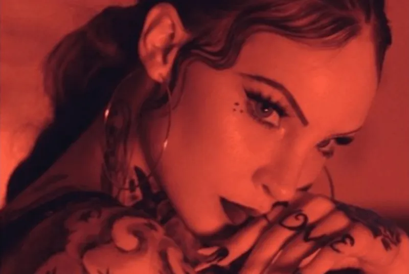 Belinda se estrena de "Chola" con tatuajes en todo el cuerpo (+fotos) - 24 Horas