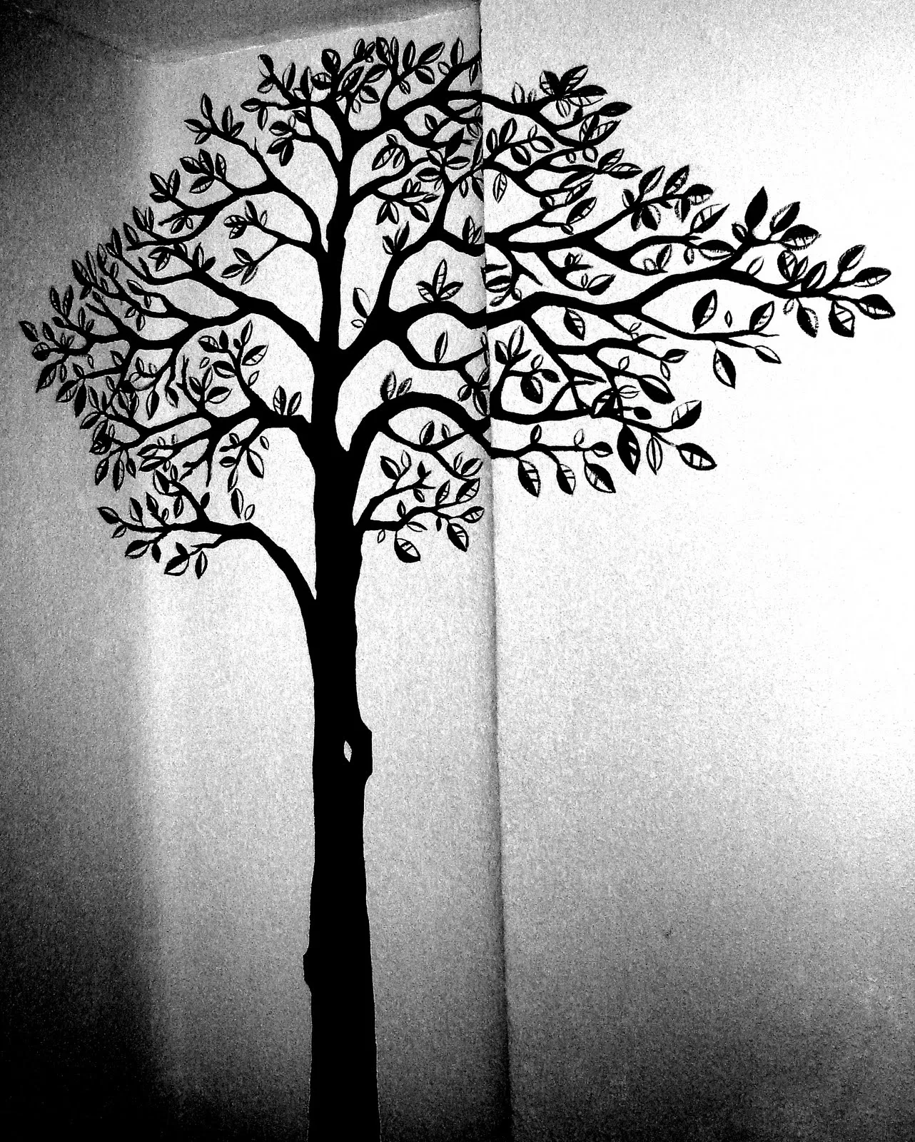  ... que he pintado...un árbol...sí, un Árbol en la pared de Cristina