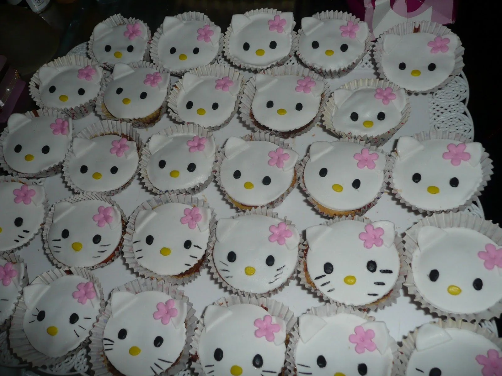 Bellos Recuerdos: CUPCAKES DE KITTY